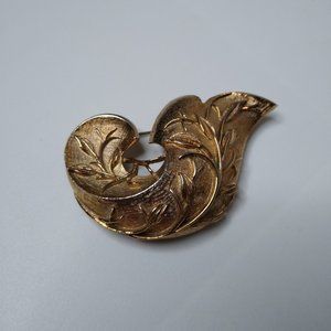 Vintage Sarah Coventry Decorative Metal Leaves Brooch